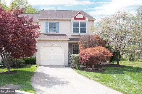 19 Viburnum Ct, Lafayette Hill, PA 19444