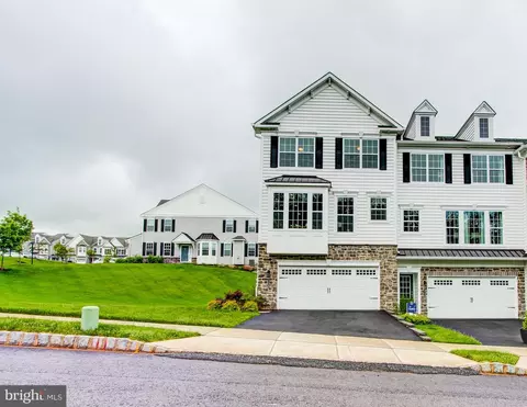 135 Woodwinds Dr, Collegeville, PA 19426