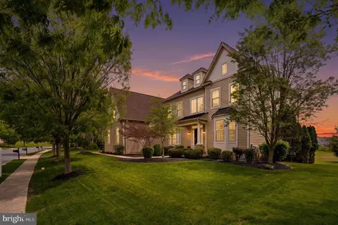 512 Championship Dr, Harleysville, PA 19438