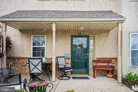 44 Stuart Dr #44, Norristown, PA 19401