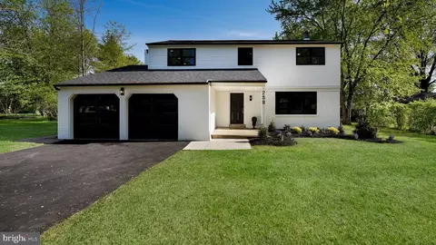 258 Hawthorne Cir, North Wales, PA 19454