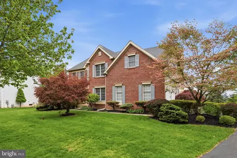 2806 Nighthawk Cir, Audubon, PA 19403