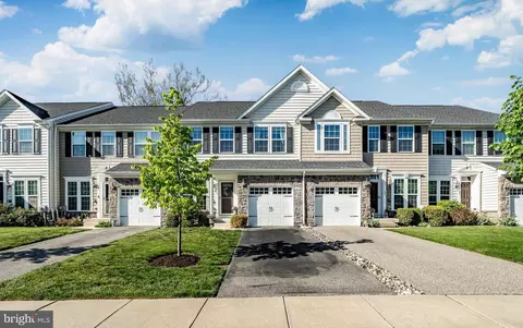 31 Hawkswell Cir, Oreland, PA 19075