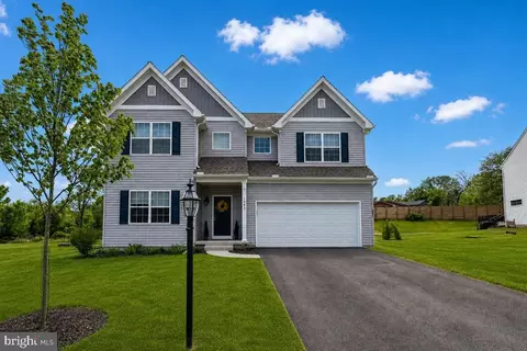 1083 Smyth Ln, Pennsburg, PA 18073