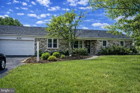 434 E Moyer Rd, Pottstown, PA 19464