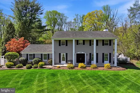 32 Hilltop Dr, Green Lane, PA 18054