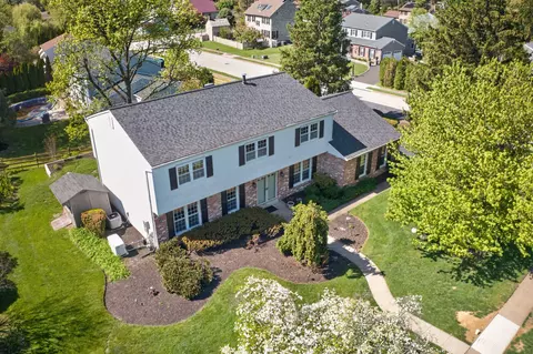 5 Summit Valley Ln, Oreland, PA 19075