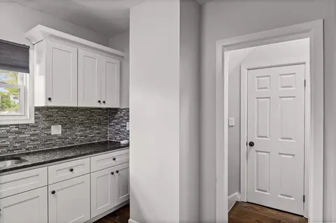 Entry Way - 55 E Mount Kirk Ave, Eagleville, PA 19403 photo 5 of 7