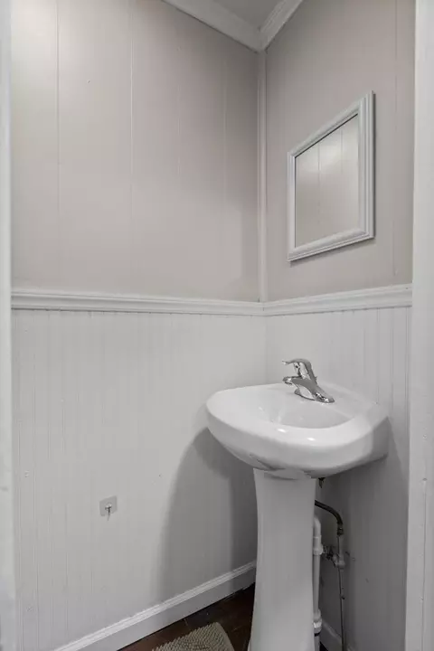 Bath - 55 E Mount Kirk Ave, Eagleville, PA 19403 photo 1 of 5
