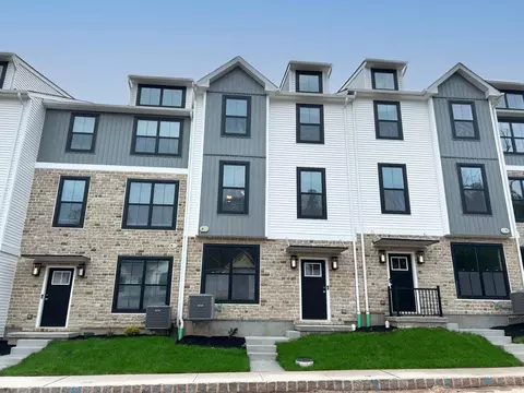 129 Cobblestone Dr #JW 4-25, Harleysville, PA 19438