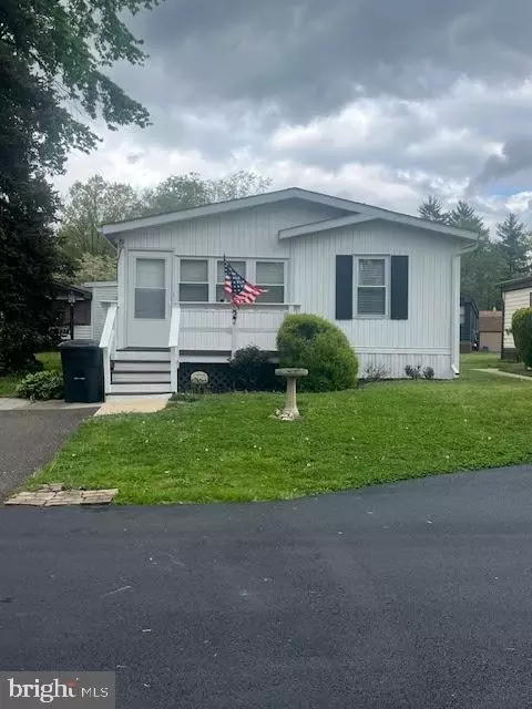 527 Ramblewood Ln, North Wales, PA 19454