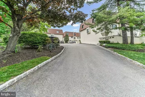 100 Llanalew Rd #3C, Haverford, PA 19041