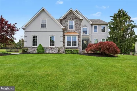 144 Fox Run Dr, Collegeville, PA 19426