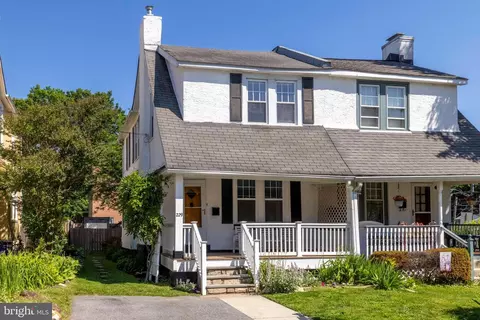 229 Wayne Ave, Narberth, PA 19072