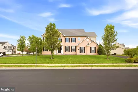 100 Lilac Ln, Gilbertsville, PA 19525