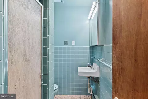 Bath - 418 Randall Rd, Wyncote, PA 19095 photo 4 of 9