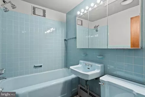 Bath - 418 Randall Rd, Wyncote, PA 19095 photo 1 of 9