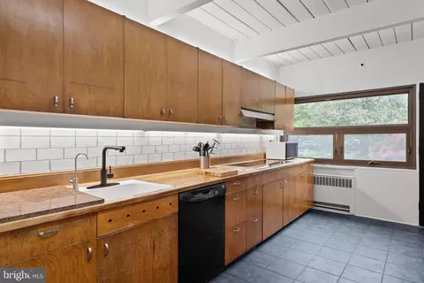 Kitchen - 418 Randall Rd, Wyncote, PA 19095 photo 5 of 8