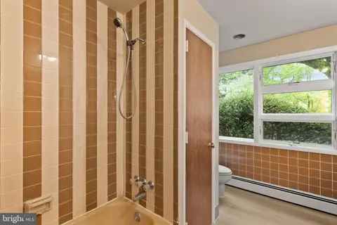 Bath - 418 Randall Rd, Wyncote, PA 19095 photo 9 of 9