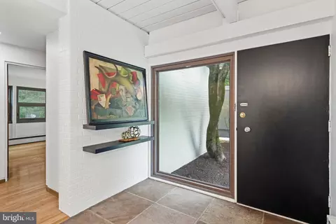 Entry Way - 418 Randall Rd, Wyncote, PA 19095 photo 4 of 9