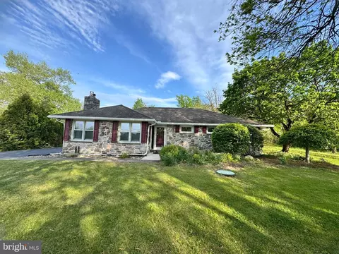 2072 Yarnall Rd, Pottstown, PA 19464
