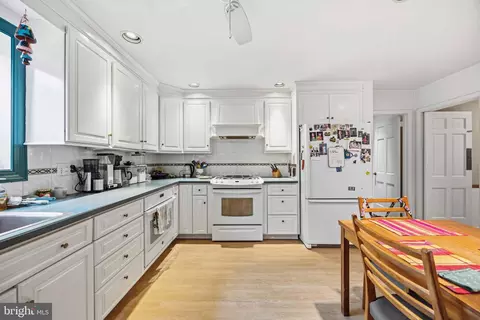 Kitchen - 330 Bent Rd, Wyncote, PA 19095 photo 2 of 3