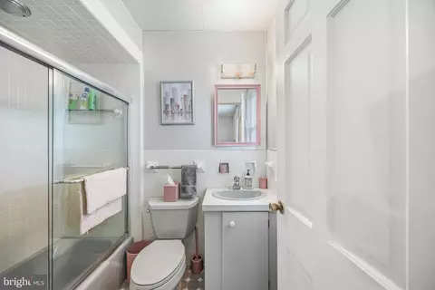 Bath - 330 Bent Rd, Wyncote, PA 19095 photo 6 of 7