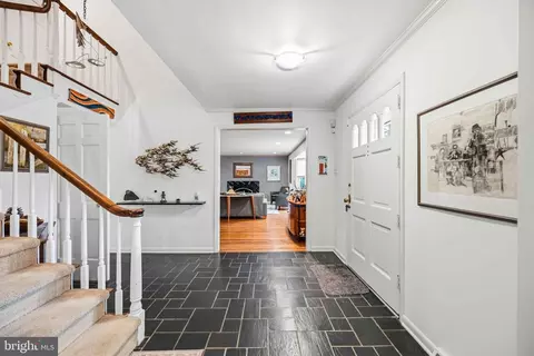 Entry Way - 330 Bent Rd, Wyncote, PA 19095 photo 2 of 9
