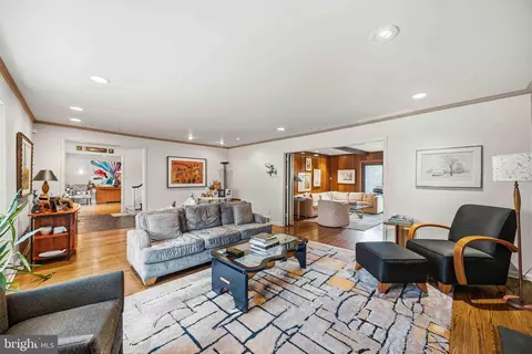 Living - 330 Bent Rd, Wyncote, PA 19095 photo 2 of 5