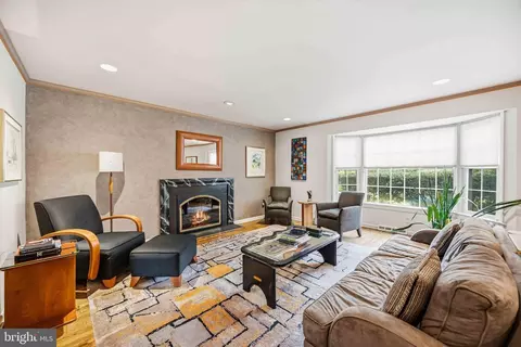 Living - 330 Bent Rd, Wyncote, PA 19095 photo 1 of 5