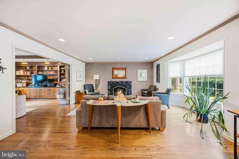 Living - 330 Bent Rd, Wyncote, PA 19095 photo 4 of 5
