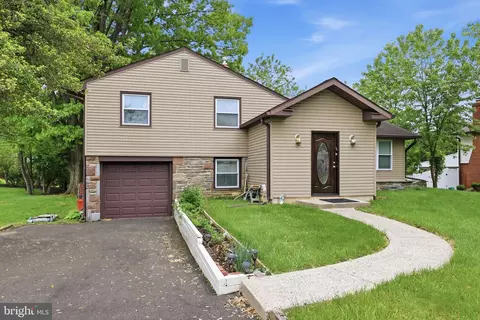 1111 Harriett Rd, Huntingdon Valley, PA 19006