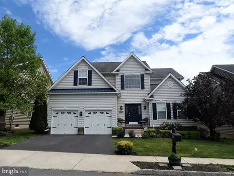 2137 Larkspur Ct, Pennsburg, PA 18073
