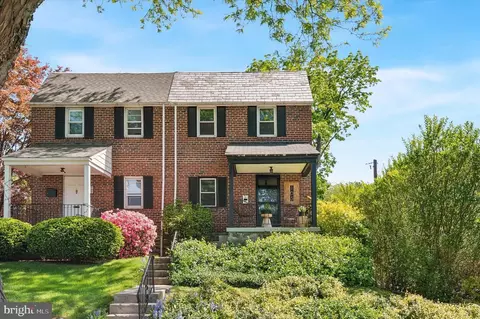 105 Rock Glen Rd, Wynnewood, PA 19096