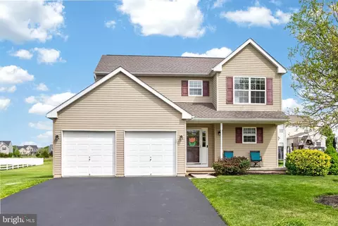 35 Westbury Dr, Gilbertsville, PA 19525