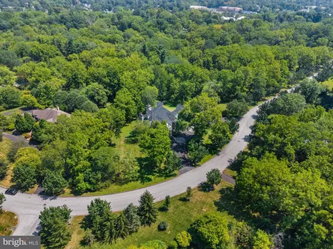 625 Creek Ln, Flourtown, PA 19031