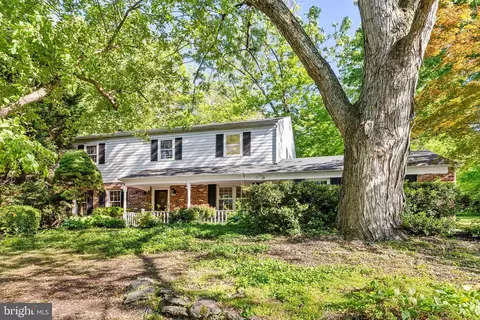 563 Applewood Dr, Fort Washington, PA 19034