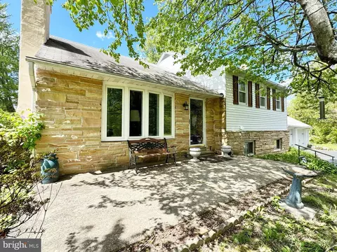 4156 E Campbell Rd E, Pennsburg, PA 18073