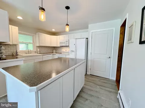 Kitchen - 4156 E Campbell Rd E, Pennsburg, PA 18073 photo 3 of 3