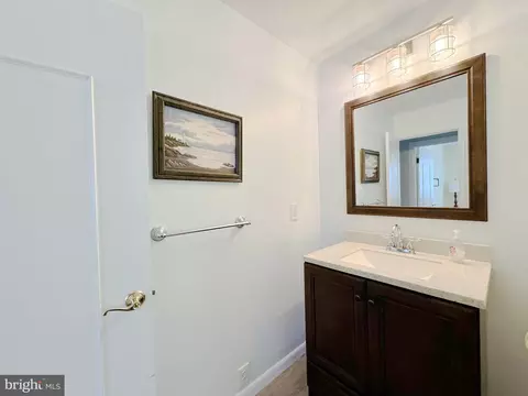 Bath - 4156 E Campbell Rd E, Pennsburg, PA 18073 photo 2 of 2