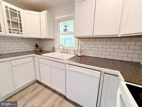 Kitchen - 4156 E Campbell Rd E, Pennsburg, PA 18073 photo 2 of 3