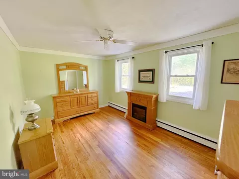 Bedroom - 4156 E Campbell Rd E, Pennsburg, PA 18073 photo 2 of 4