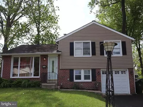 1317 Fitzwatertown Rd, Abington, PA 19001