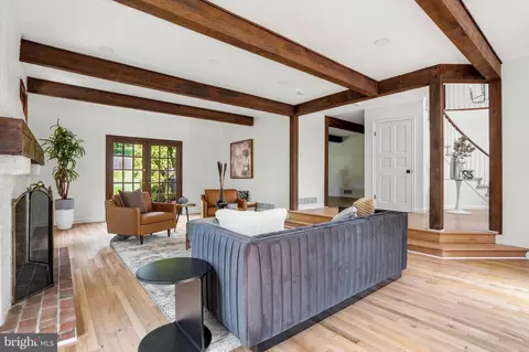 1137 Springmont Cir, Bryn Mawr, PA 19010