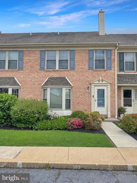 103 Hollytree Ct, Pottstown, PA 19464