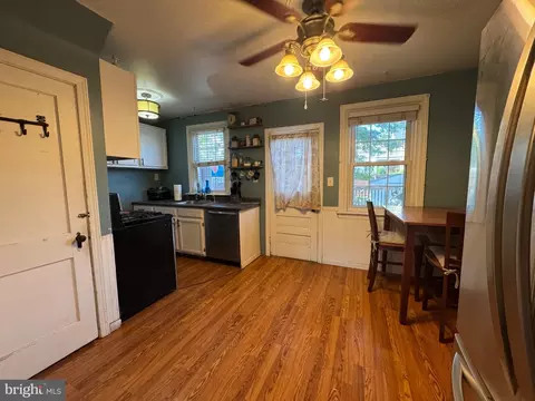 Entry Way - 6 James Rd, Hatboro, PA 19040 photo 1 of 3