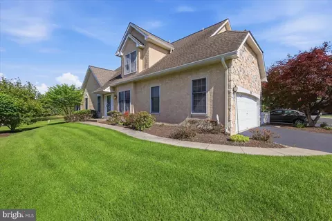 159 Sawgrass Dr, Blue Bell, PA 19422