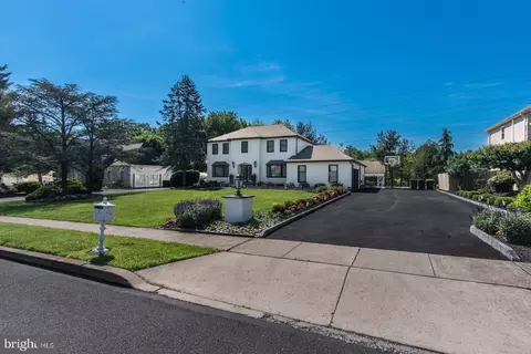 147 Gwynmont Dr, North Wales, PA 19454