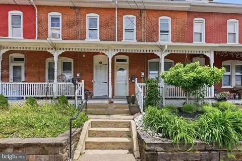 42 W Hamlin Ave, Telford, PA 18969