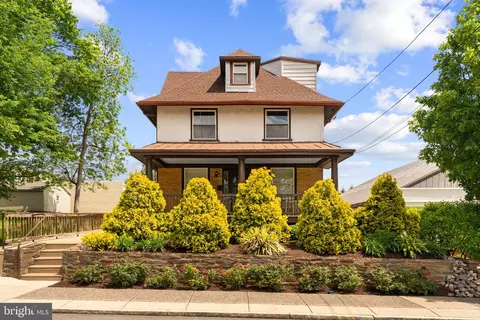 11 E Spring Ave, Ardmore, PA 19003